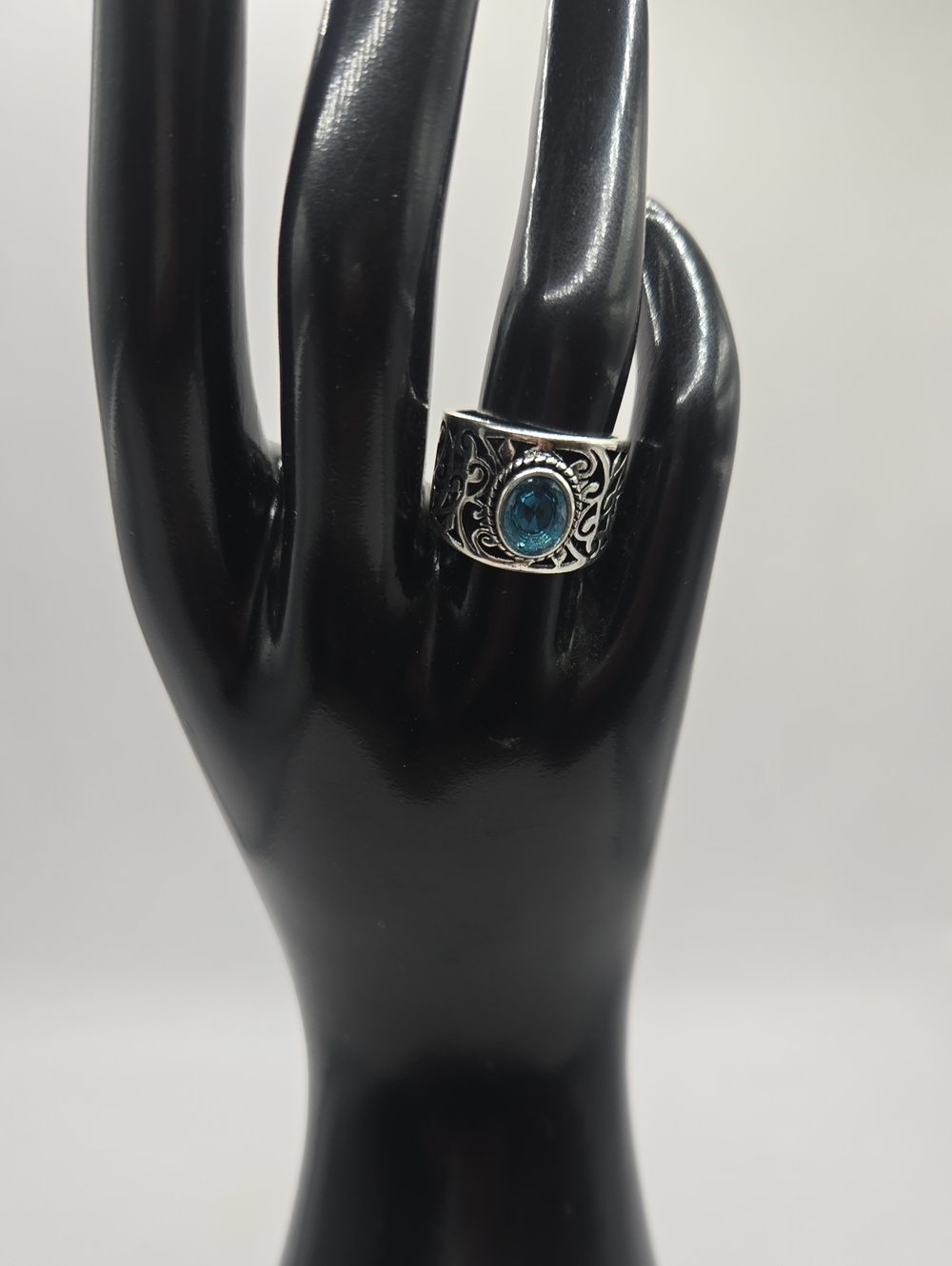 NWOT Blue Topaz Stone Filigree Silver Band Ring - Women Jewelry